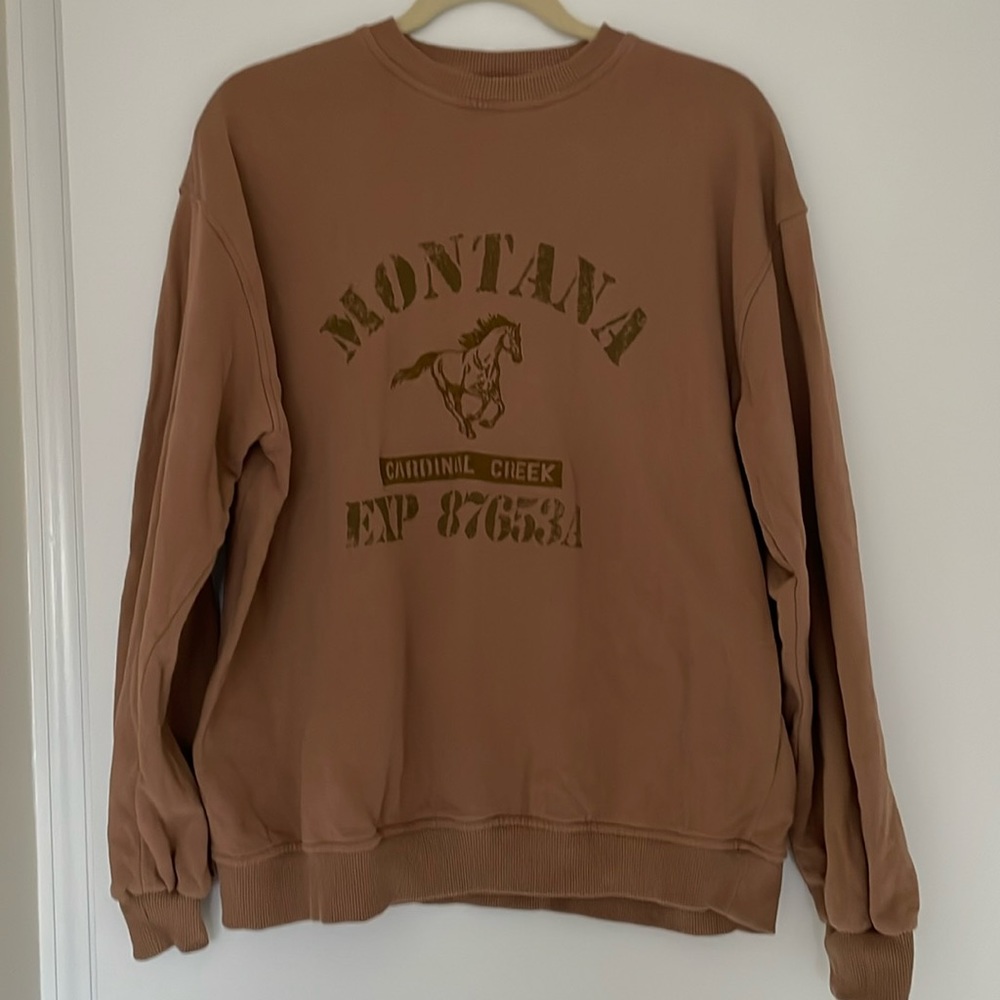 Urban Outfitters EUC crewneck sweatshirt Size M
